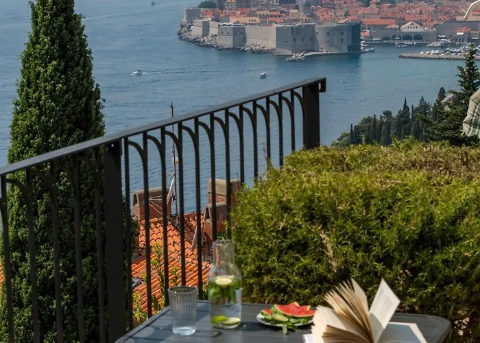 Golden Niche دوبروفينك