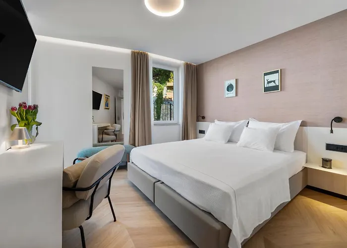 Golden Niche دوبروفينك