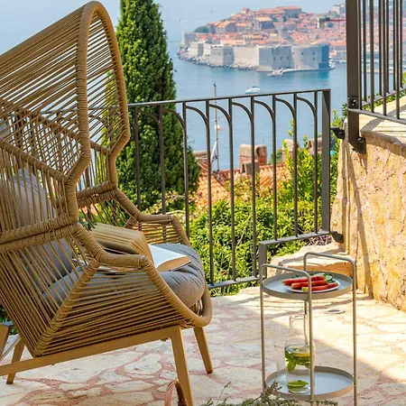 Golden Niche Apartment