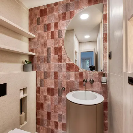 Golden Niche Apartment