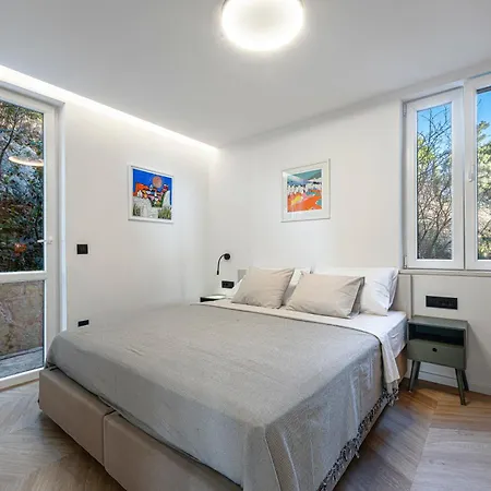 Golden Niche Apartment *