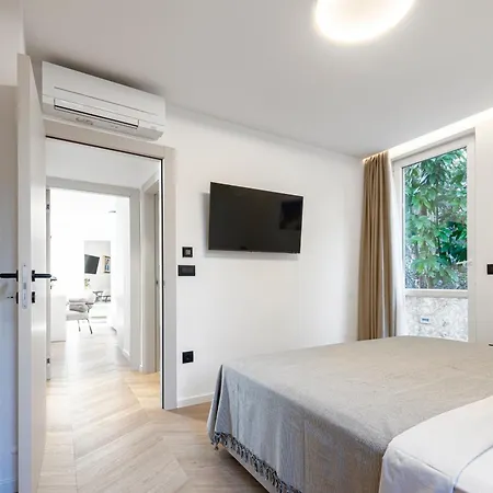 Golden Niche Apartment