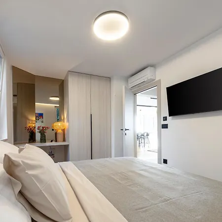 Golden Niche Apartment *