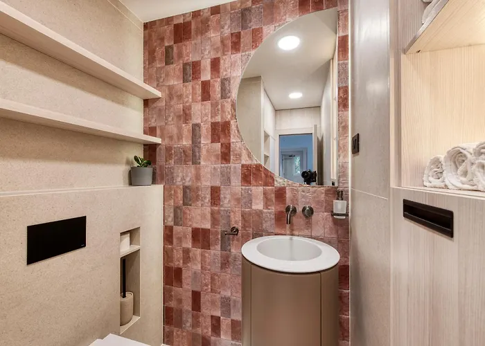 Golden Niche Apartment