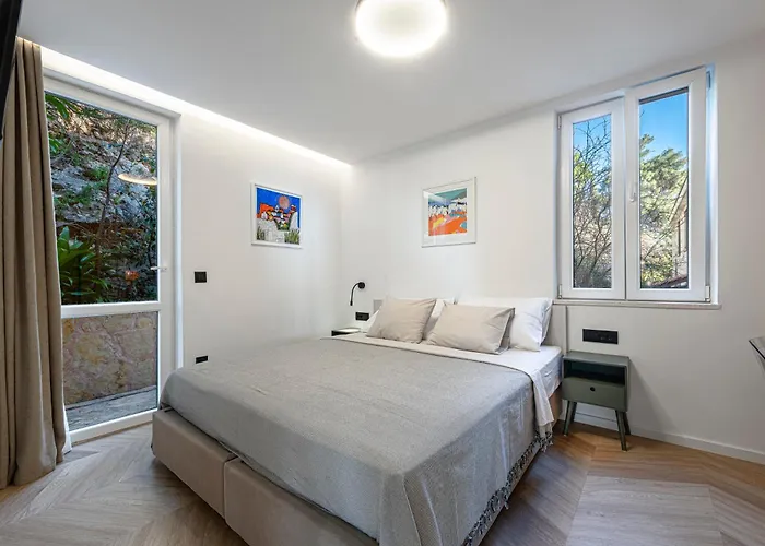 Golden Niche Apartment *