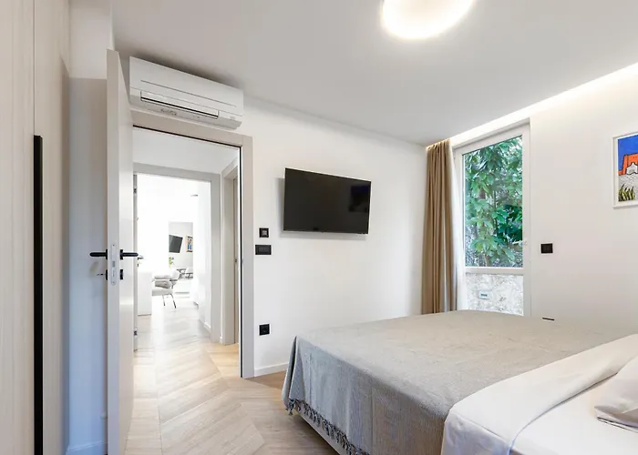 Golden Niche Apartment