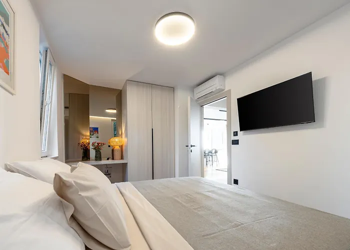 Golden Niche Apartment *