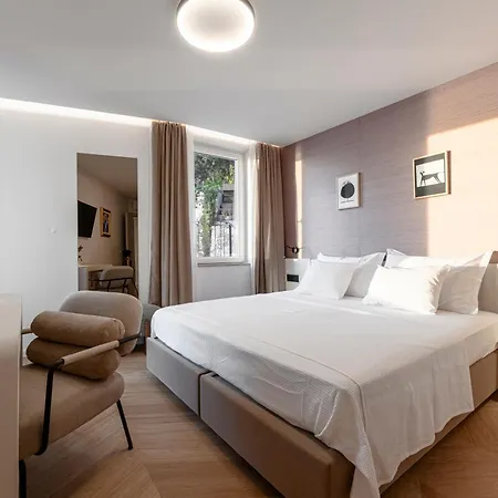 Golden Niche * Ragusa